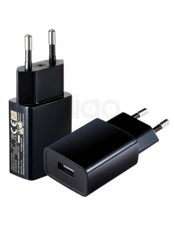 שני ספקי כוח קיר שחורים עם חיבור USB A ותקע אירופאי