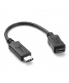 כבל מתאם שחור USB C זכר ל-Micro B 2.0 נקבה על רקע לבן